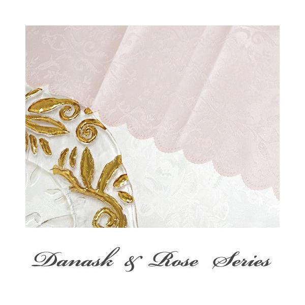 ■商品説明『テーブルクロス A-type』両面光沢のある生地に上品なダマスク・ローズ模様が素敵なテーブルクロス。撥水加工も施されているので、お茶などをこぼしてもすぐに拭いていただければ、お手入れもラクちんです。長方形タイプで、棚などの目隠し...