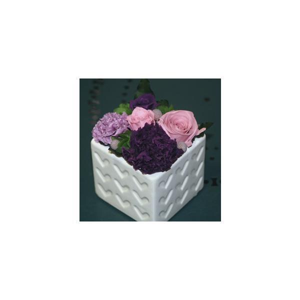 プリザーブドフラワーのカーネーションとバラのアレンジメント「ハート