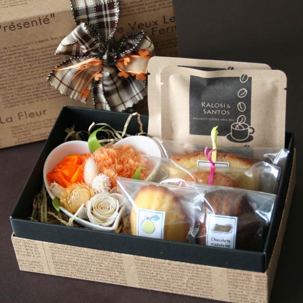 オレンジハート カフェ ギフトbox 和歌山産フルーツの焼き菓子とコーヒーとプリザーブドフラワーのハート型アレンジ 花とスイーツギフト 母の日 Clearheart O 和歌山産フルーツのケーキarancia 通販 Yahoo ショッピング