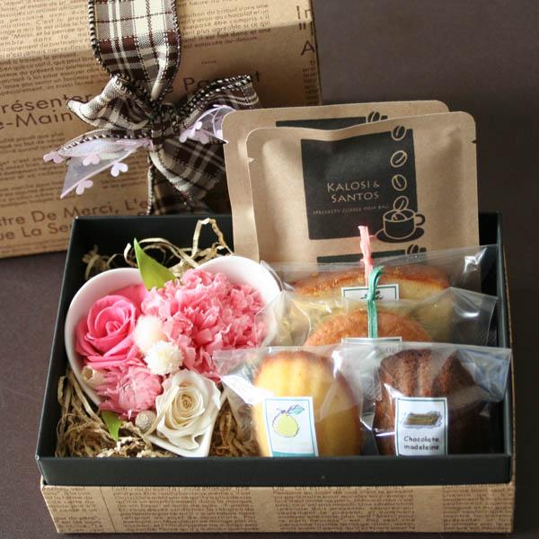 ピンクハート カフェ ギフトbox 和歌山産フルーツの焼き菓子とコーヒーとプリザーブドフラワーのハート型アレンジ 花とスイーツギフト Buyee Buyee Japanese Proxy Service Buy From Japan Bot Online