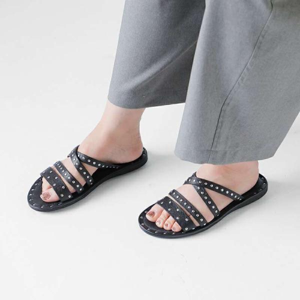 BRADOR 【50%OFF】BRADOR ブラドール レザー クロス スタッズ