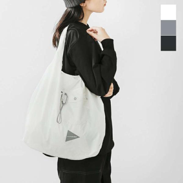 and wander(アンドワンダー)より、グローサリー ポケット バッグ “grocery pocket bag”をご紹介します。薄手で軽量なリサイクルリップストップ素材を使用したエコバッグ。パッカブル仕様で、コンパクトに折りたたむことが...