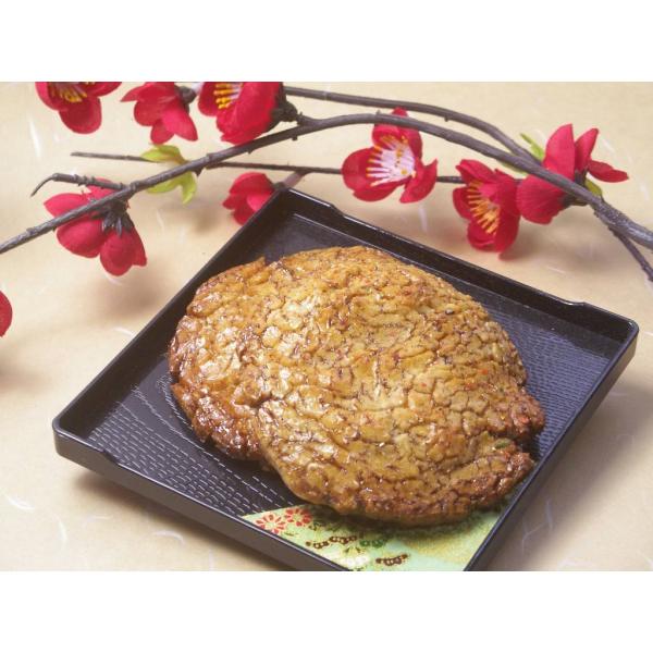 天日干しで生地作りをし、1枚1枚丁寧に焼き上げました！秘伝の醤油ダレと柚子香る七味唐辛子味は絶妙なバランスでリピーター多！1枚1枚個包装（各乾燥剤入）ご自宅用。プチギフトにも♪◆手焼きあられ満月5枚入◆賞味期限：50日間◆保存方法：高温多湿...