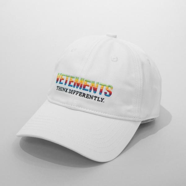 VETEMENTS キャップ ヴェトモン THINK DIFFERENTLY LOGO