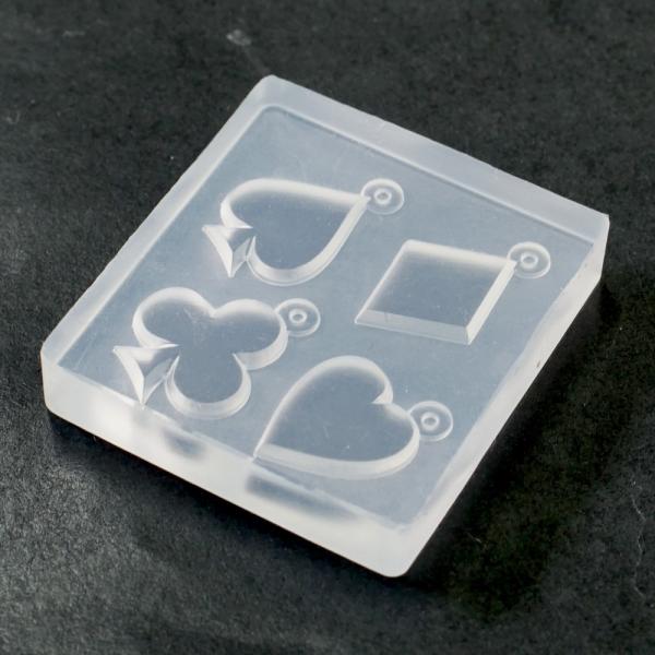 （約）/縦34×横38×厚み7mm制作に必要な銀粘土のg数（約）/各1.5g※商品画像について※商品には含まれていない材料・道具を使った作成見本画像や、別品番（別デザイン）の商品を使った使用例画像が掲載されている場合があります。ご注文の際に...