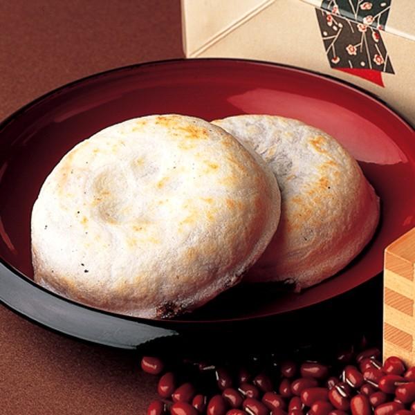 北海道十勝産の上質な小豆、主に福岡・佐賀県産を用いた米粉・もち米、ザラメ、赤穂の天塩など、国産の素材にこだわり、それを創業より守り続けている秘伝の調合で伝統の味へと仕上げます。職人の勘による、毎日水分、塩分などの微調整が、変わらない絶妙な美...