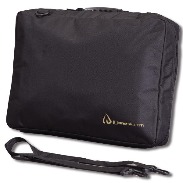 商品名・【 ID11014 ID one (アイディーワン) キャリーバッグ BG 25-26 】商品詳細・【 IDone ロゴ 】IDoneロゴを正面に配置！・【 持ち運びにも便利 】取り外し可能な肩掛けとセンター部についているラバー取手...