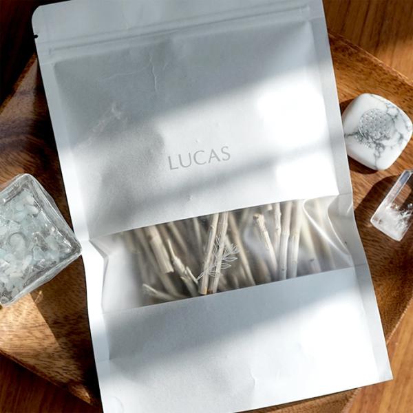 【スマートフォンの場合は「もっと見る」から詳しい情報をご覧ください】カリフォルニア産最高級のオーガニックホワイトセージから、枝だけを集めた商品です。香皿やアバロンシェルなどに並べて、空間浄化やアクセサリーの浄化におすすめです。また、ホワイト...