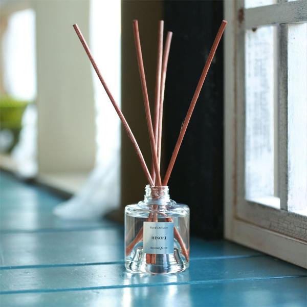 【デザイン】シルバー■シルバーラベルの輝きが香りを引き立て、洗練された上品な印象を演出します■存在感のある天然のラタンスティックのブラウンカラーが、インテリアに落ち着きと温かみを加え、ラグジュアリーでありながらもリラックスできる雰囲気を創出...