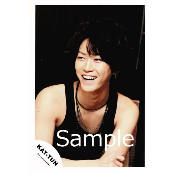 亀梨和也(KAT-TUN) 公式生写真 衣装黒タンクトップ・目線左・口開け  