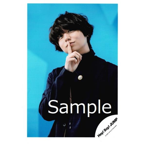 伊野尾慧 Hey Say Jump 公式生写真 I Am Muah Muah 衣装紺 右手人差し指立て 口閉じ 背景水色 Z アレイズブック ヤフーshop 通販 Yahoo ショッピング