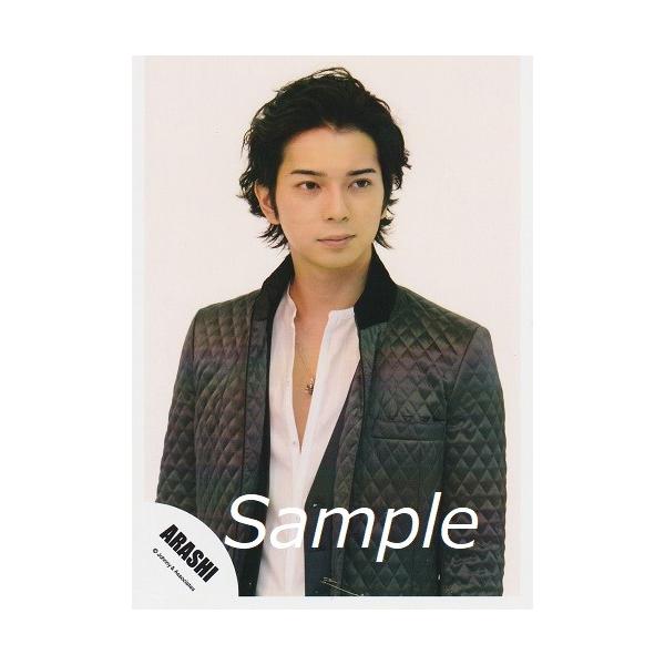 松本潤 嵐 公式生写真 衣装黒 白 目線若干右 口閉じ 背景ベージュ ネックレス Z 1929 アレイズブック ヤフーshop 通販 Yahoo ショッピング