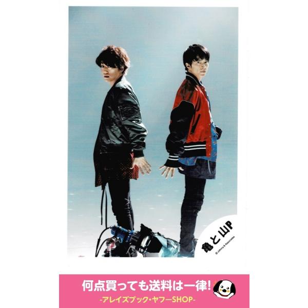 亀と山p 亀梨和也 山下智久 公式生写真 背中越しのチャンス Pvオフショット 背景グレー 全身 山下口閉じ Z 231 アレイズブック ヤフーshop 通販 Yahoo ショッピング