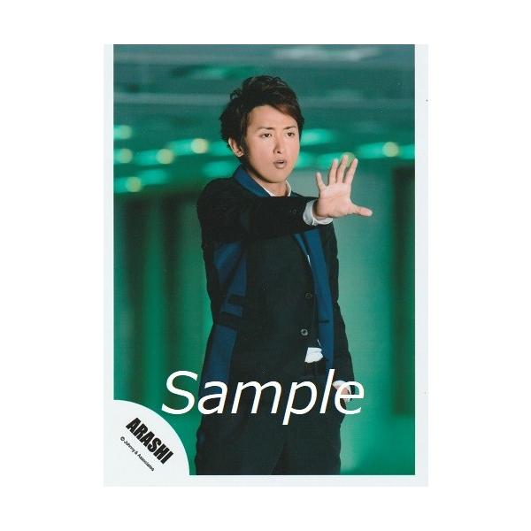 大野智 嵐 公式生写真 復活love 衣装黒 青 白 右手前にのばし 背景緑 Buyee Buyee 提供一站式最全面最專業現地yahoo Japan拍賣代bid代拍代購服務