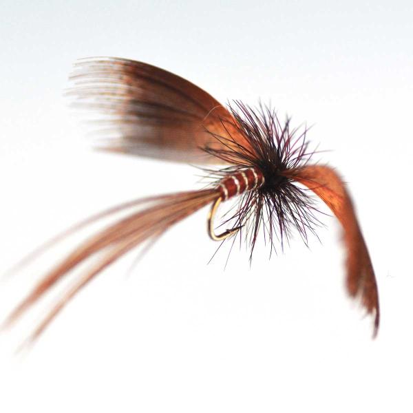 パターン名：メイフライ ブラウンタイプ：ドライフライ主な使い方：釣り上がり、ライズ狙いイメージ：メイフライ（カゲロウ）対応フック：バーブド（返しあり） バーブレス（返しなし）サイズ #14 #16 #18