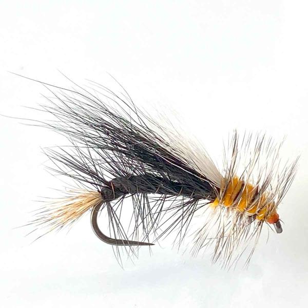 パターン名：スティミレーター　ブラックタイプ：ドライフライ主な使い方：釣り上がり、ライズ狙いイメージ：ストーンフライ（トビケラ）対応フック：バーブレス（返し無し） バーブド（返し有り）サイズ #8 #10 #12一言：陸生昆虫が活発な夏から...