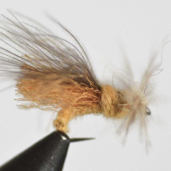 パターン名：CDC タイプ：ドライフライ主な使い方：ライズ狙いイメージ：羽化したカディス 蛾対応フック：バーブレス（返し無し）サイズ #18 #20 #22一言：CDCタイプのドライフライはパラシュートのような浮力はありません。そのため、釣...
