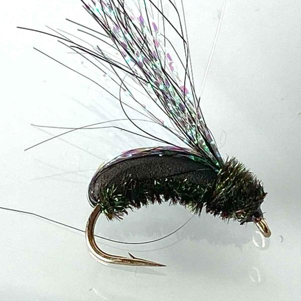 パターン名：テレストリアルタイプ：ドライフライ主な使い方：釣り上がり、ライズ狙いイメージ：テレストリアル（陸生昆虫）バッタ イナゴ コオロギ　など対応フック：バーブド（返しあり）　バーブレス（返しなし）一言：陸生昆虫が活発な夏から秋にかけて...