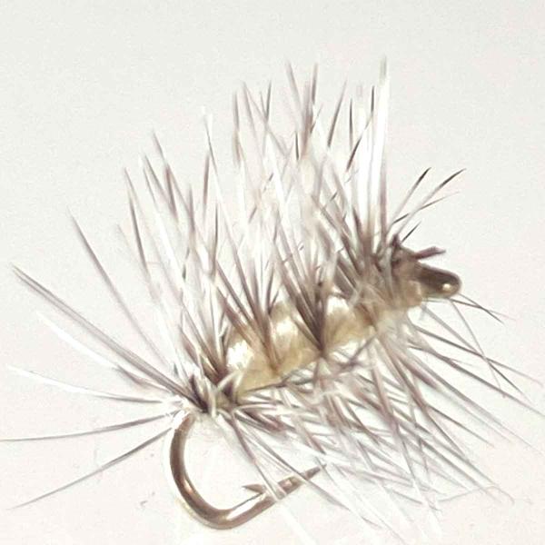 パターン名：スタンダードパターンタイプ：ドライフライ主な使い方：釣り上がり、ライズ狙いイメージ：メイフライ（カゲロウ）　対応フック：バーブド（返しあり） バーブレス（返し無し）サイズ #16 #18 #20一言：スタンダードタイプのフライは...
