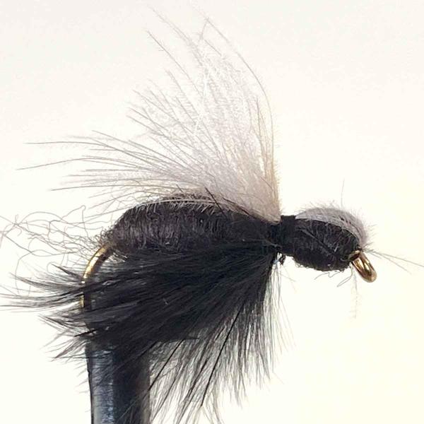 パターン名：CDC タイプ：ドライフライ主な使い方：ライズ狙いイメージ：アント（アリ）対応フック：バーブド（返しあり） バーブレス（返しなし）サイズ #10 #12 #14 #16 一言：CDCタイプのドライフライはパラシュートのような浮力...