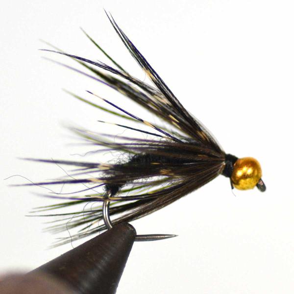 沈下と光で魚を誘う。ウェットとニンフの境界を泳ぐ万能ピューパ。フェザントハックルピューパは、羽化直前の水生昆虫（ピューパ）を模した中層狙いの完成フライです。キジの天然フェザーを使用した柔らかなハックルが、水中で自然に動き、渓流魚の本能を刺激...