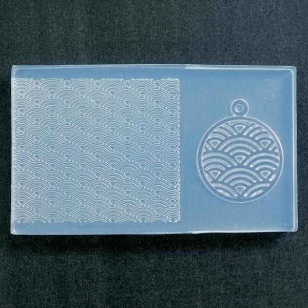 ART CLAY シリコンモールド 青海波文様 ／ サイズ 47×78mm 厚み 7mm