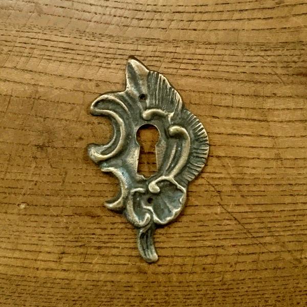 ブラス鍵穴536 真鍮金具 家具部品 鍵部品 アンティーク仕上げ ブラス鍵穴536 真鍮金具 家具部品 鍵部品 アンティーク仕上げ