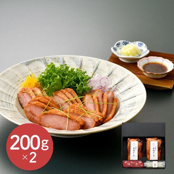 [Release date: December 17, 2025]しっとり柔らか、合鴨が奏でる料亭の贅沢醤油ベースの深いコクを纏った合鴨ロースは、しっとり柔らかで噛むほどに広がる旨みが魅力。添え味の「料亭の昆布とうがらし」と当茶寮自慢の「葱...