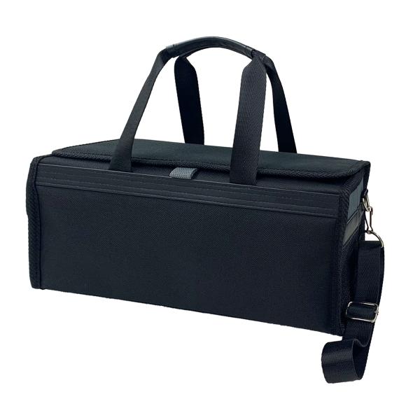 サイズ：幅約32×奥行約14×高さ約13cm重量：約292g肩掛けできるショルダーベルト付きはっ水加工生地を使用したしっかりとした絵の具バッグです。内側の生地はグレーで汚れが目立ちにくく、両サイドのメッシュ素材と底の水抜き穴で通気性が良くな...