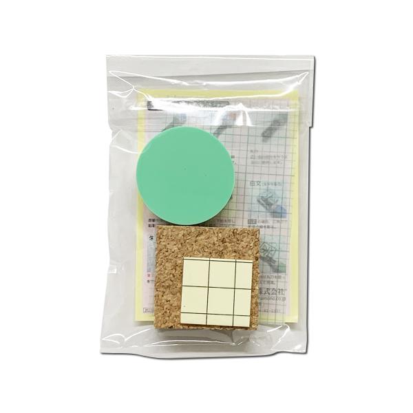 [Release date: April 1, 2019]セット内容：丸型ゴム板直径38×10mm、コルク製持ち手約直径38×38×9mm、両面テープ約25mm角、マス目のトレーシングペーパー（下絵用）消しゴムハンコ用の丸い色付きのゴム板と...
