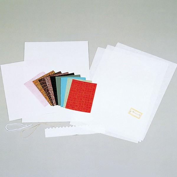 セット内容：版台紙(ボール紙：380×260mm)1枚、型押し模様紙(135×100mm)8枚、紙レース(210×40mm)1枚、網目布(135×98mm)1枚、たこ糸1本、毛糸1本、刷り取り紙(380×260mm)3枚、版用画用紙(210...