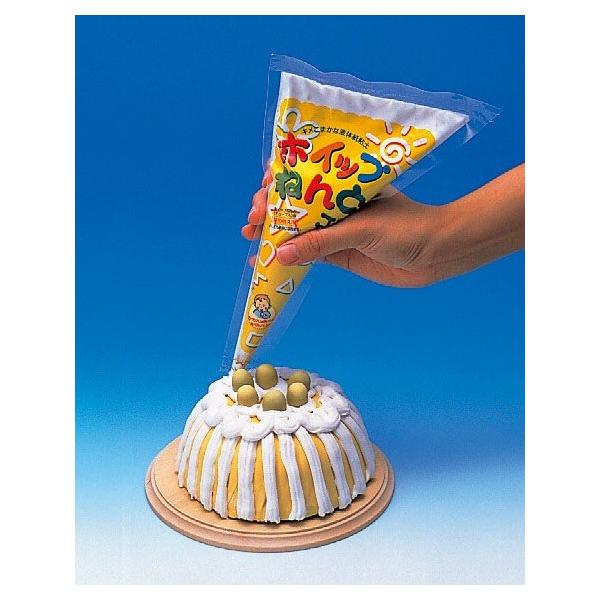 容器サイズ：300×100×20mm重量：360g材質：炭酸カルシウム、水、合成糊剤、パルプ繊維、防腐剤カビ剤色：白色三角PPパック入り 使い方説明(印刷)付 三角のパックに入ったホイップねんどです。自然の木や石から、スチロールトレーやダン...