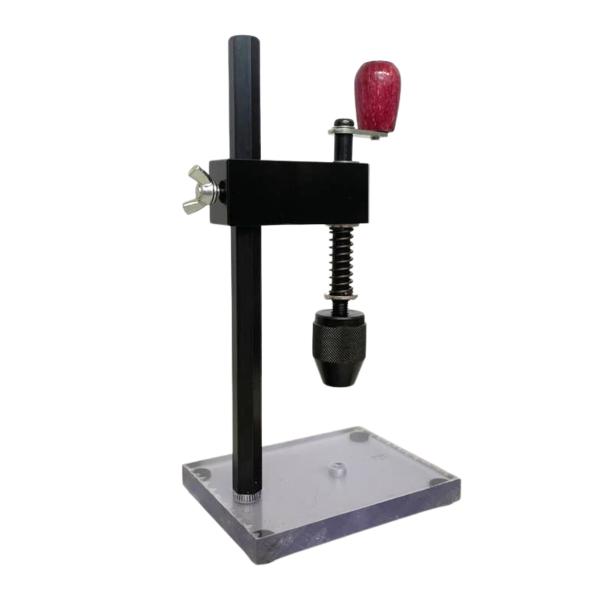 サイズ：幅75×奥行100×高さ200mm 450g使用可能ドリル刃：直径1〜5mm 付属品：ドリル刃2、3、3.5mm各1本適用材：一般木材・プラスチック・アルミ・真ちゅう・薄鉄板・その他卓上で手軽に穴あけ作業ができます。バネの圧力でドリ...