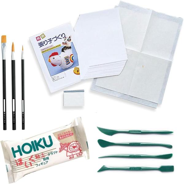 張り子をつくるためのキット（和紙・糊）に型取り用の粘土、彫塑へら、筆３本をセットにしました。お正月飾りやお祝いの置物づくりに◎切り抜くためのカッター、着彩用の絵の具や仕上げのニスを別途ご用意ください。【セット内容】◆民芸張り子づくりセット下...