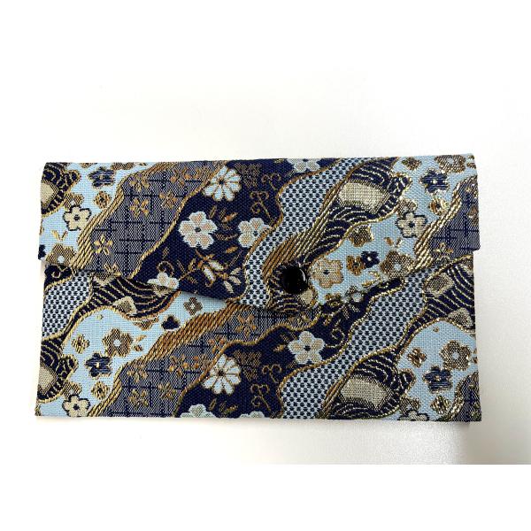 日本製の高級お念珠入れですご覧いただいているモニターによっては若干の色の違いがある可能性がございます。2枚目と3枚目の画像は仕様見本の画像ですので柄は違います。サイズ：約9cm×15cm素材・成分：レーヨン　ホック付き(マチなし)