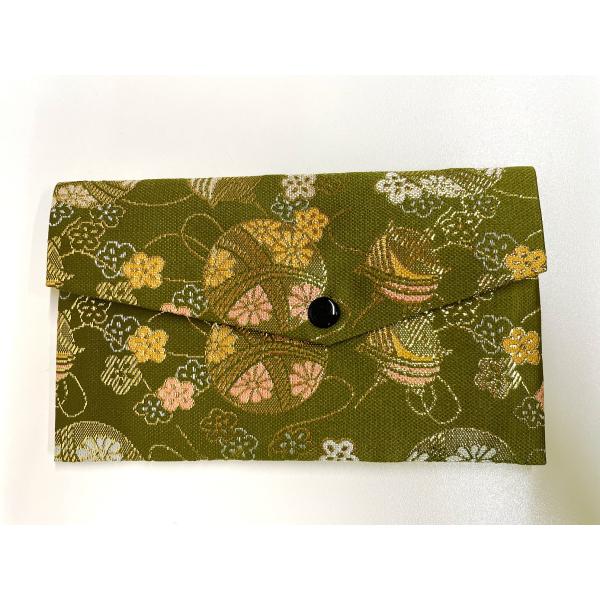 日本製の高級お念珠入れですご覧いただいているモニターによっては若干の色の違いがある可能性がございます。2枚目と3枚目の画像は仕様見本の画像ですので柄は違います。サイズ：約9cm×15cm素材・成分：レーヨン　ホック付き(マチなし)