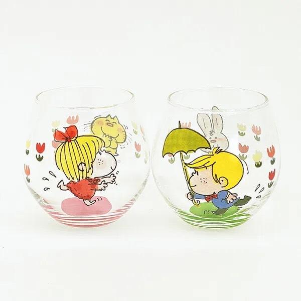 【水森亜土】 丸グラス コップ 「女の子/男の子」(2種類)水森亜土の世界観がギュッと詰まっているデザインの丸グラスです。ジュースやお茶を入れてみるとまるでデザインが浮いているように見える♪専用の箱に入っているのでプレゼントにもおすすめです...