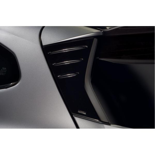 ■レヴォーグ・ＶＮ　ＳＴＩゲートサイドフィン新品です。【部品番号】ＳＴ９６０３１Ｖ２１００【適応】　ＶＮ　(Ａ型〜Ｅ型)  　●「ゲートサイドフィン」は、テールゲート側面に装着することで整流効果を発揮するボルテックスジェネレーターを備え、車...