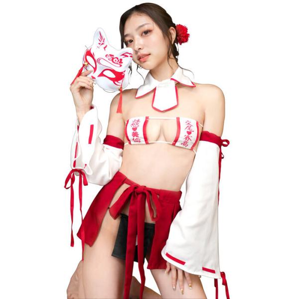 日本が誇る和の文化を落とし込んだ妖艶なコスチューム、艶狐。セットのキツネお面は定番の白×赤をチョイス。肌を大胆に露出した妖艶な巫女で思い切りセクシーに誘惑しちゃおう。またパッケージは今話題の"AI風"を追求。モデルに特殊加工をかけAI美女を...