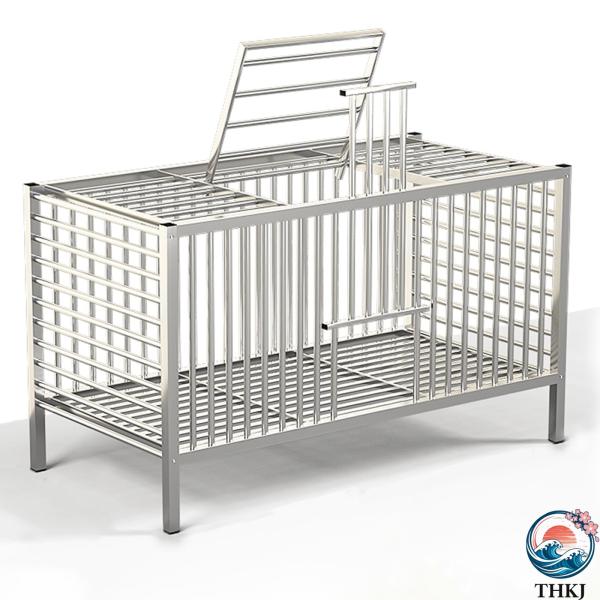 ? 鶏小屋はステンレス製で、固定用の脚が付いています。非常に耐久性があり、屋外での長期使用に適しています。家禽が休めるだけでなく、捕食動物から保護します。? 鶏小屋の壁は高品質の金属メッシュで作られており、非常に頑丈で、鶏が小屋から逃げない...