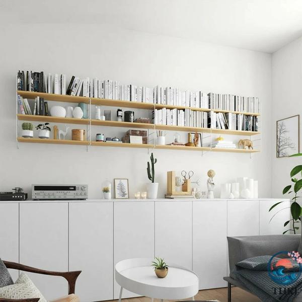 【簡単設置！選べる3つの取り付け方法】壁を傷つけることなく、簡単に取り付けられる3つの取り付け方法を備えたウォールシェルフです。粘着フック、無痕ネジ、拡張ネジの3種類の取り付け方法から選べるため、賃貸住宅や、壁に穴を開けたくない場所でも安心...