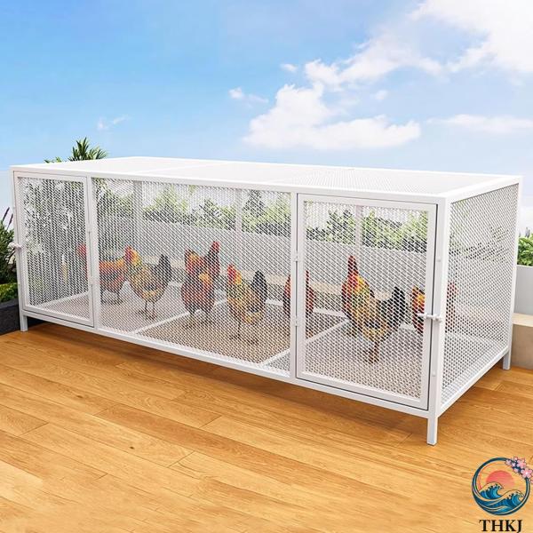 ? 【丈夫な素材と堅牢な構造】この鶏小屋は高品質の金属素材を使用しており、強度と耐久性に優れています。丈夫な構造により、風雨や他の悪天候にも耐えることができ、長期的な使用に十分対応可能です。? 【良好な通気性と視認性】網状の設計により、小屋...