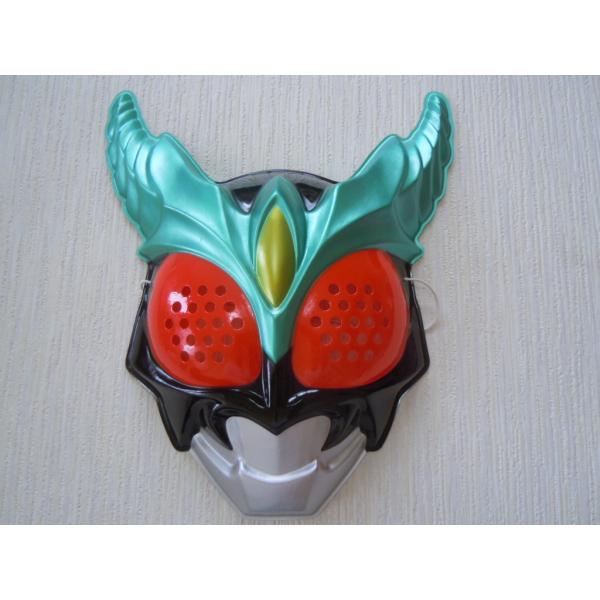 お祭りや縁日で販売されているキャラクターお面です。お子様の変身ごっこやヒーロー・ヒロイン遊びに大活躍！また飾りとしてお好きなキャラをお部屋に飾って楽しく彩ってみてはいかがでしょうか？