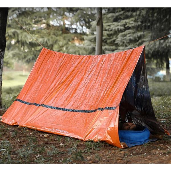 配送はヤマト運輸「ネコポス」ポスト投函です。時間指定は出来ません。日時指定は、宅急便、宅急便コンパクトをご利用ください。【商品説明】エマージェンシーシェルター テント ツェルト 防水 断熱 奥行き約2.4ｍ素材：　アルミ蒸着ポリエステルカラ...