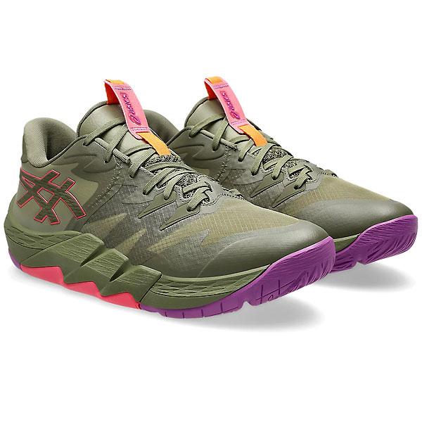 【メーカー】asics（アシックス）【カテゴリー】バスケットボール【分類】シューズ【商品説明】新素材アッパーと新採用のハトメ部構造で優れたフィット感を追求。サイドに設置されたウォールがステップ時に壁となり横方向へのブレを抑制。フィジカルにす...