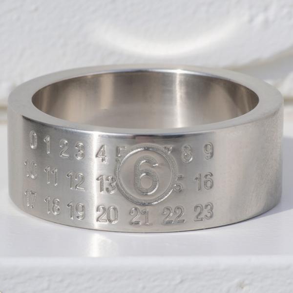 【並行輸入品】 MM6 メゾン マルジェラ MM6 MAISON MARGIELA リング ニューメリック 指輪 0.8mm幅 ユニセックス 2026年春夏新作 SM6UQ0057 P6469 951