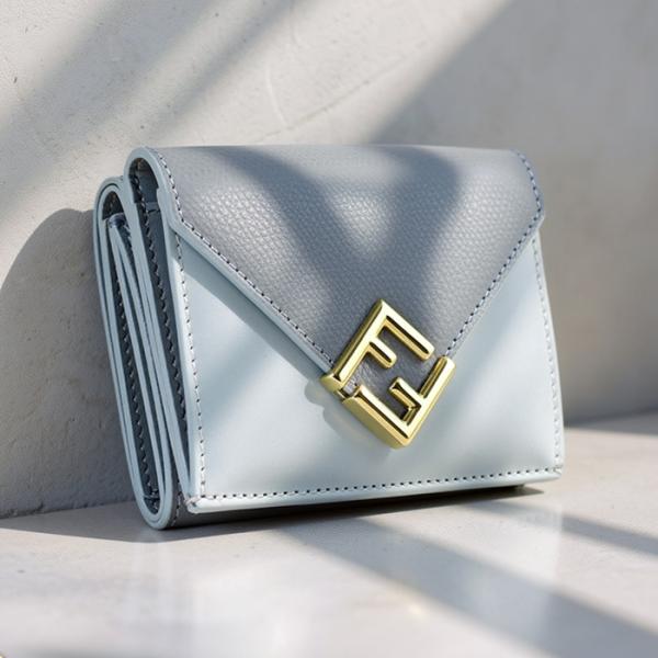 ✨極美品✨付属品完備✨FENDI 折り財布　FFダイヤモンド　ツートン　現行品 未使用】FENDI FFダイヤモンド ツートンレザー 折り財布