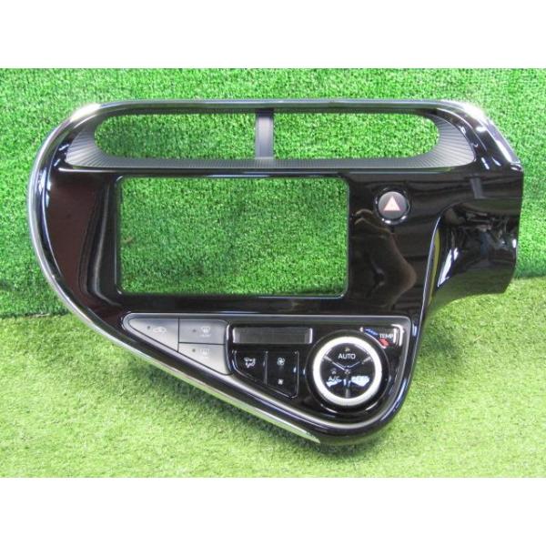 アクア NHP10 オーディオパネル 純正 7インチ用 55412-52530 55405