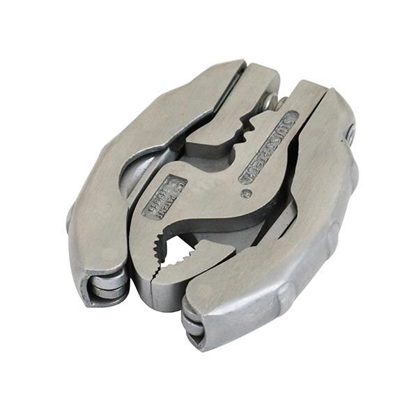 いざという時あれば便利な多機能ミニツールです。【用途】アウトドアなどでの各種作業。【特徴】携帯に便利な小型サイズです。手の平サイズのコンパクトボディに9つの機能を搭載。【仕様】●9機能ツール。【材質】●ステンレス。【注意事項・その他】本来の...