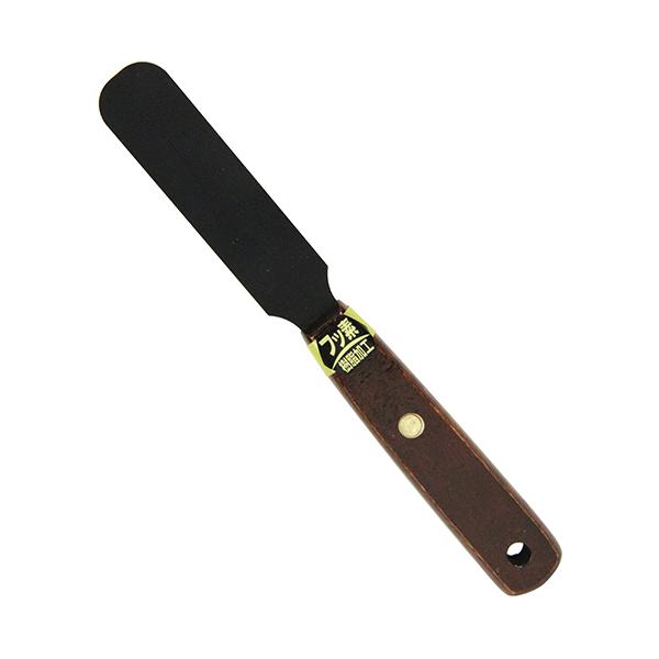 ≪用途≫コーキング材料等の除去や仕上作業。≪特徴≫ステンレスブレードにフッ素樹脂加工を施してあるので、汚れが付きにくくお手入れが簡単です。≪仕様≫●刃幅：25mm。≪材質≫●ブレード：ステンレス。●柄：木。≪注意事項・その他≫用途以外には使...